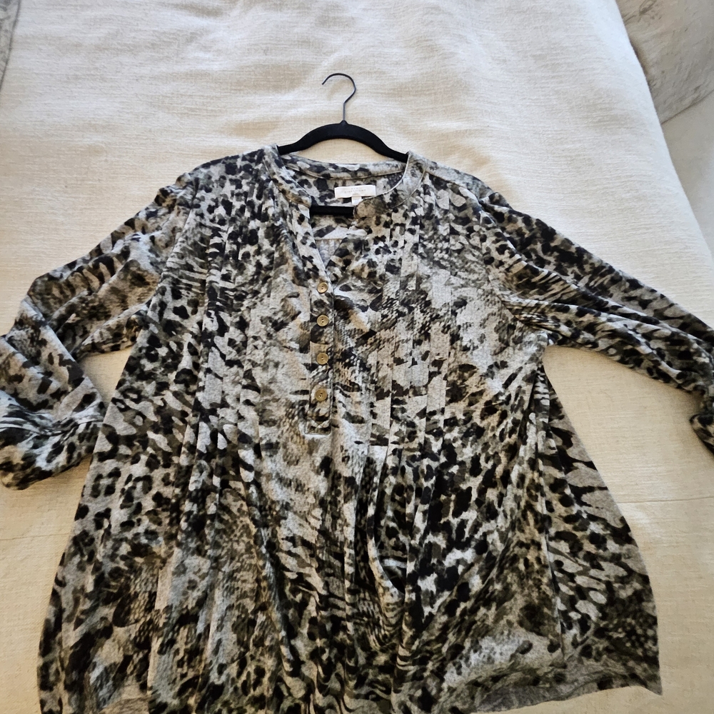 New Directions Black and Gray Animal Print Blouse